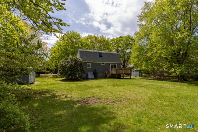 Building Photo - 10 Meadow Ln