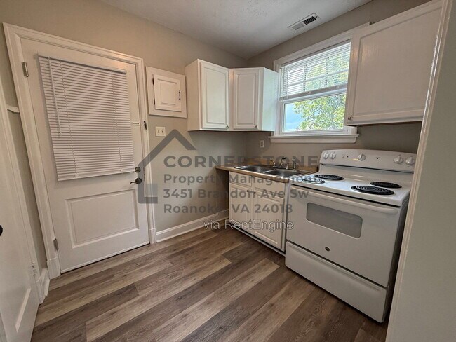 Building Photo - 353 Highland Ave SW