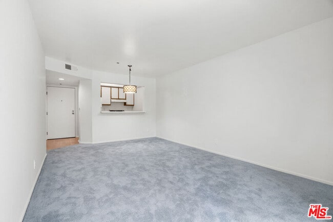 Building Photo - 501 Palisades Dr