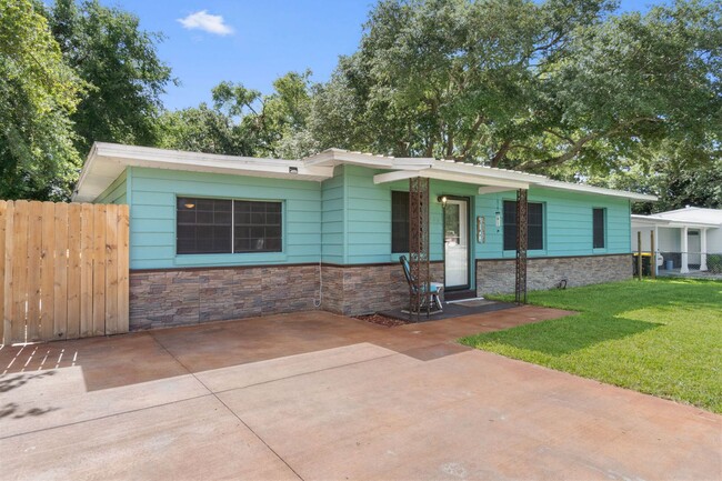 Building Photo - Fort Walton Beach Downtown Cottage