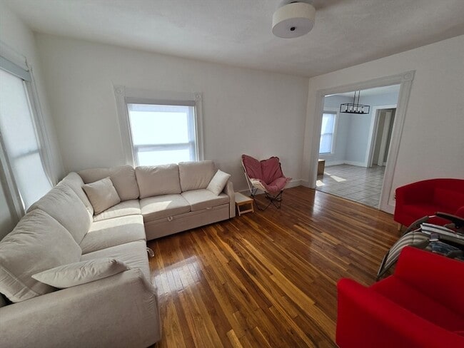 Building Photo - 11 Granville Pl