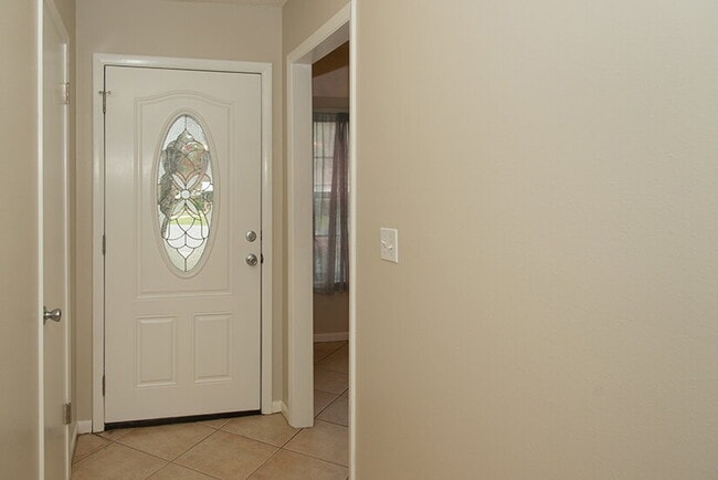 Building Photo - "Charming 3-Bed Oasis with 2 Full Baths in...