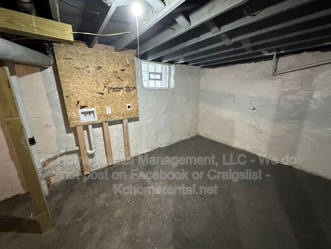 Building Photo - 3016 E 32 St