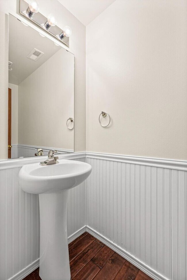 Building Photo - Updated and Spacious 3 Bed Yelm Rental!