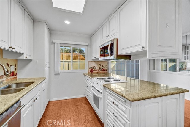 Building Photo - 23425 El Reposa