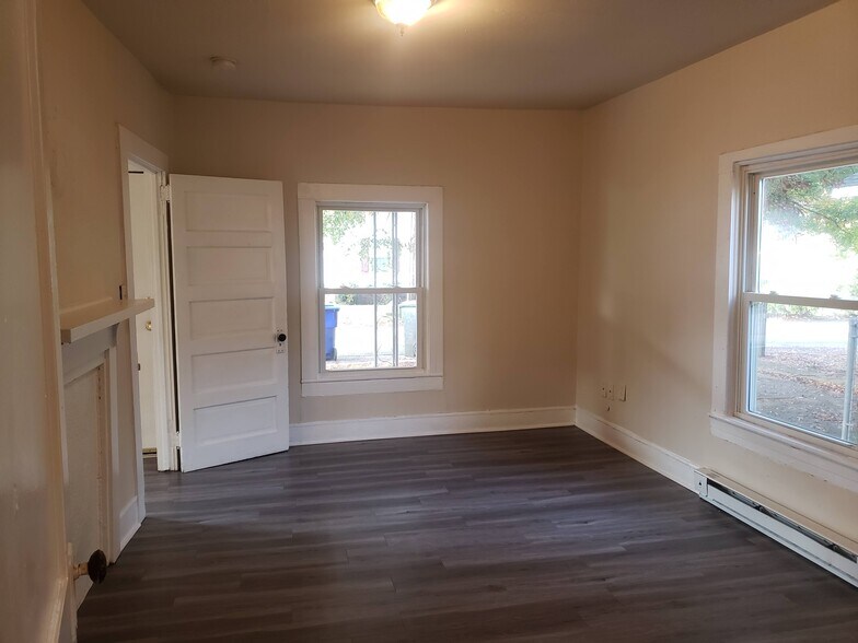 Building Photo - 43 Doe St