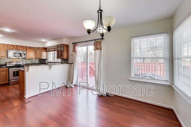 Building Photo - 8417 Meadow Green Way