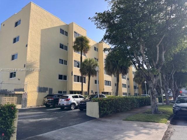 Building Photo - 2690 SW 22nd Ave