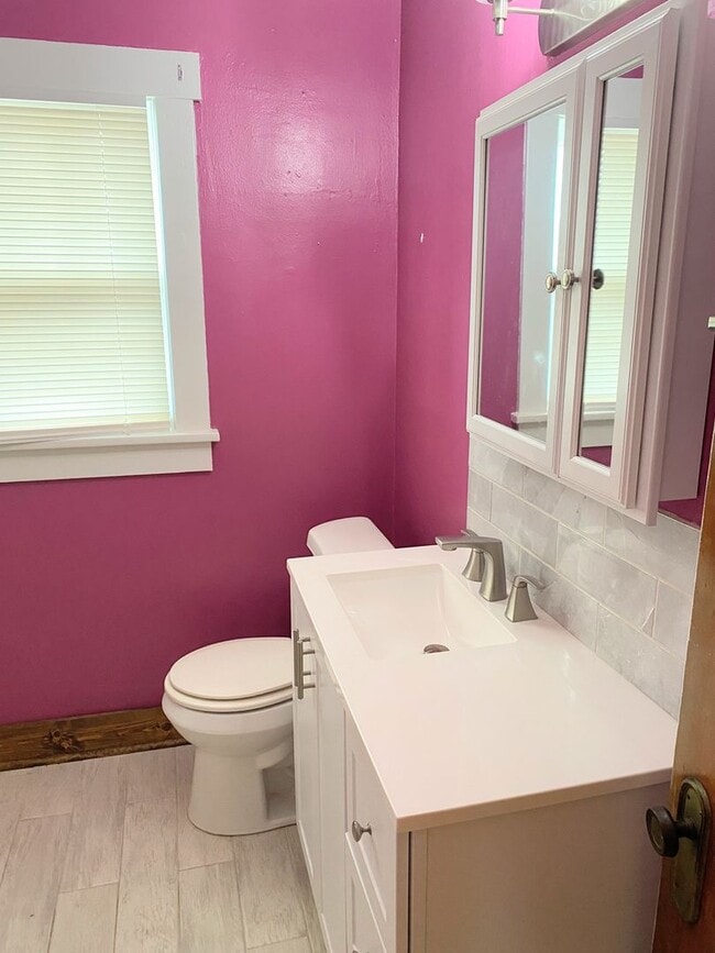 Building Photo - 2 bed, 2 bath home