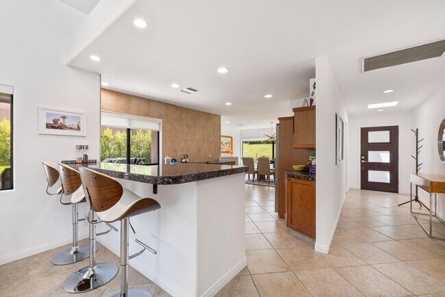 Building Photo - 73416 Mariposa Dr