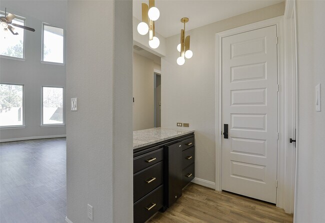 Building Photo - 4042 Steep Woods Dr