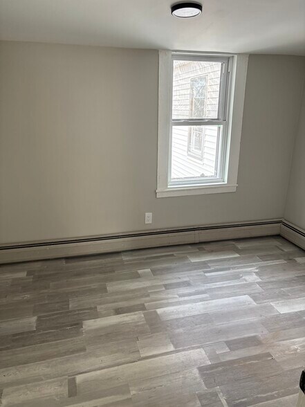 Building Photo - 47 Maple Ave