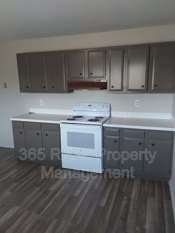 Building Photo - 803 4th St