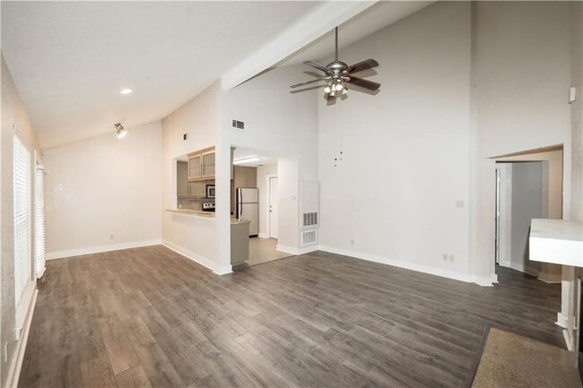 Building Photo - 1302 Danbury Square