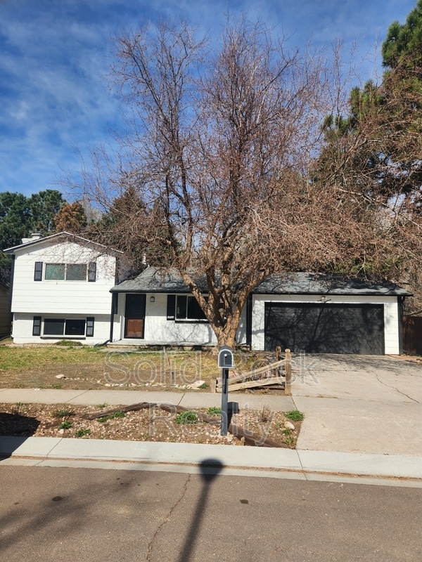 Building Photo - 4018 Goldenrod Dr