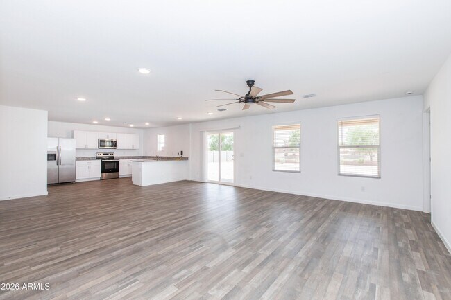 Building Photo - 1441 E Tuscany St