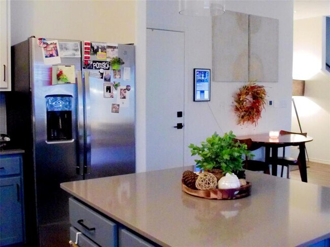 Building Photo - 10629 Sunday Dr