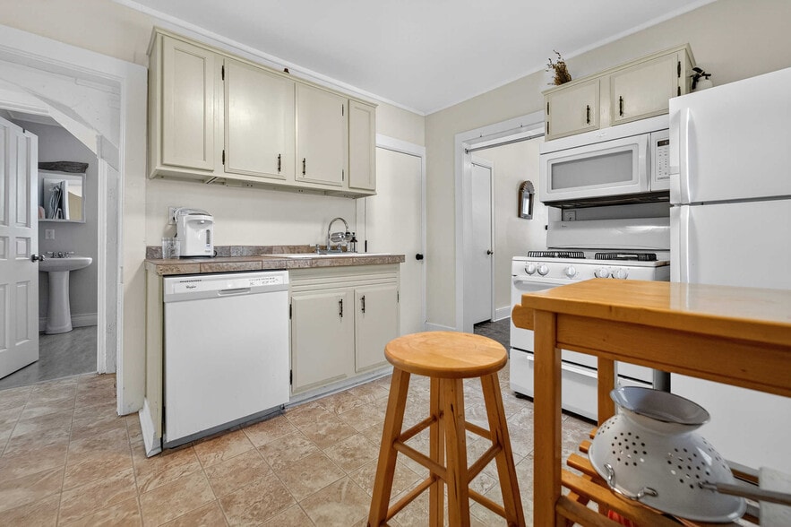 Kitchen featuring a dishwasher, Gas stove/range, microwave and fridge/freezer. - 302 Van Deusen St