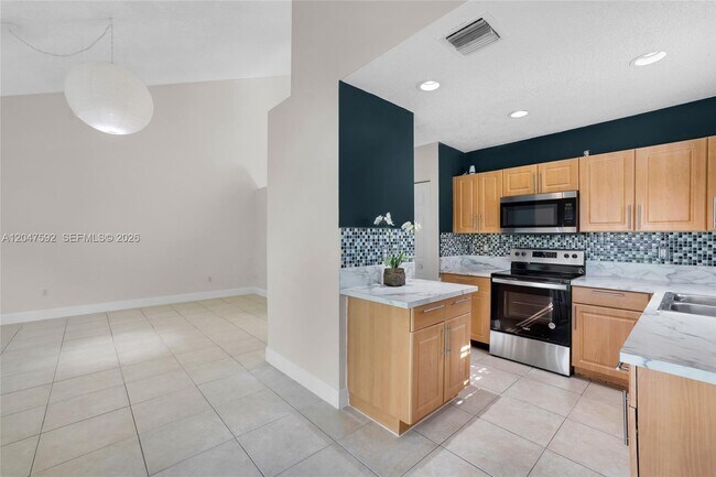 Building Photo - 9820 NW 24th Ct