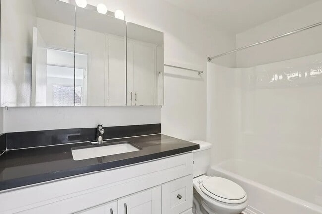 Building Photo - Victoria