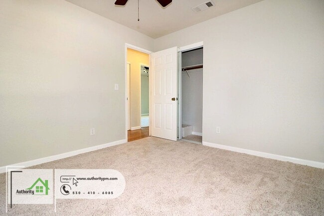 Building Photo - 3657 Santa Rosa Way