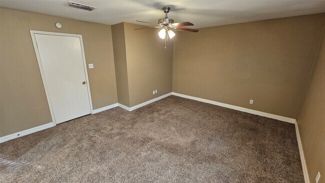 Building Photo - 14807 Spring Lake Dr