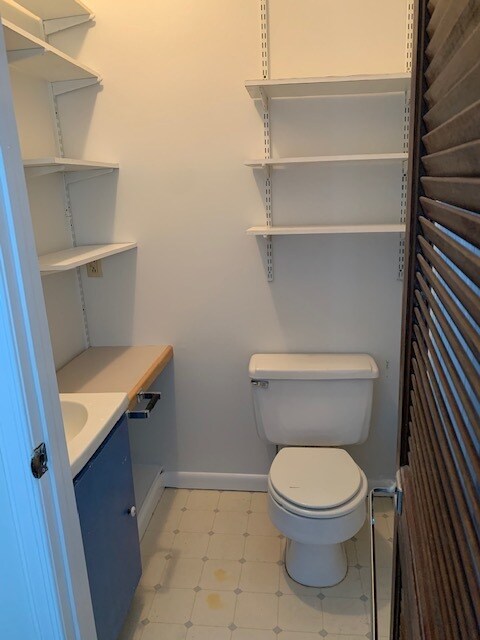1/2 bath w/storage shelves - 1047 S Charles St