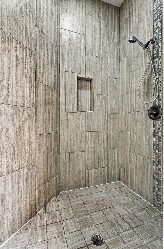 Building Photo - 3203 Red Orchard Dr