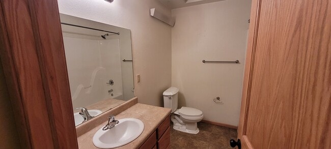 Building Photo - 825 N 7th St