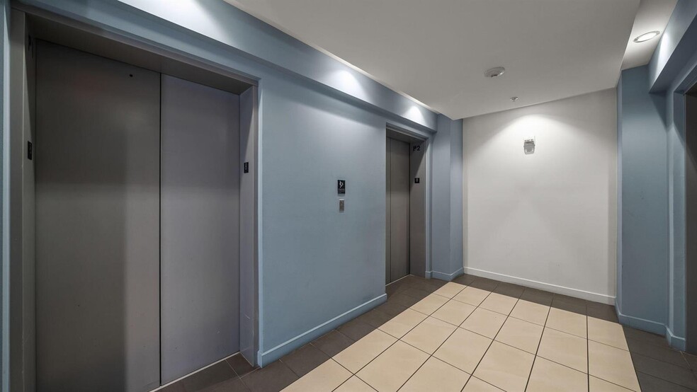 Building Photo - 300 S Biscayne Blvd