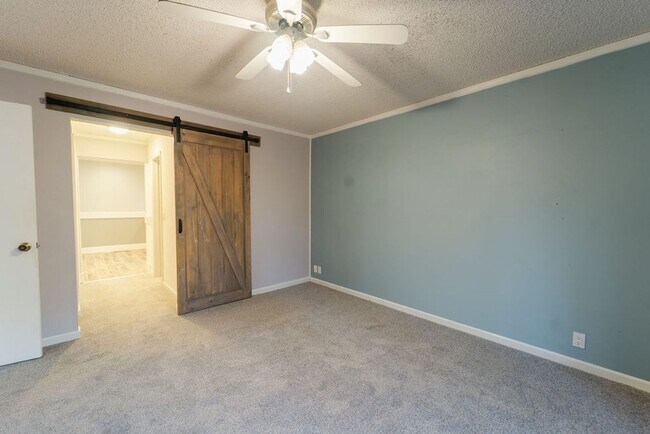 Building Photo - Beautiful 4 bedroom, 3 bathroom home on the East End of Hot Springs Village. Pets are considered ...