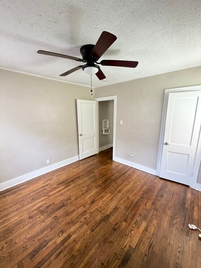 Building Photo - 3377 Rockwood Ave
