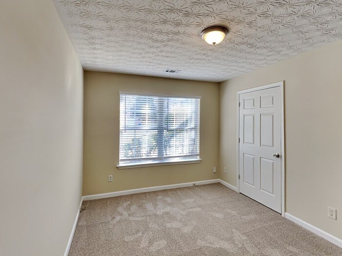 Building Photo - 320 Lake Royale Pl