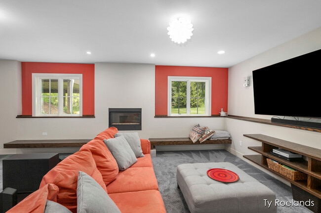 Building Photo - 3757 Lake Birch St NE