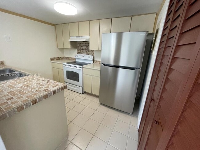 Building Photo - 370 NW 85th Ct
