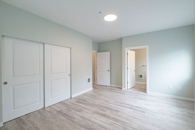 Building Photo - 13001 S Crompton Lane