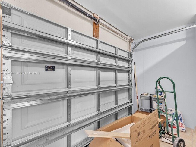 Building Photo - 6525 SW 18th St
