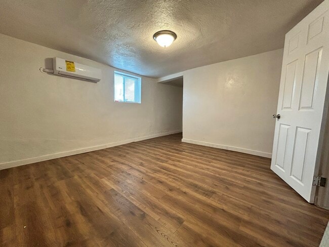 Building Photo - 607 1/2 Baca Ave