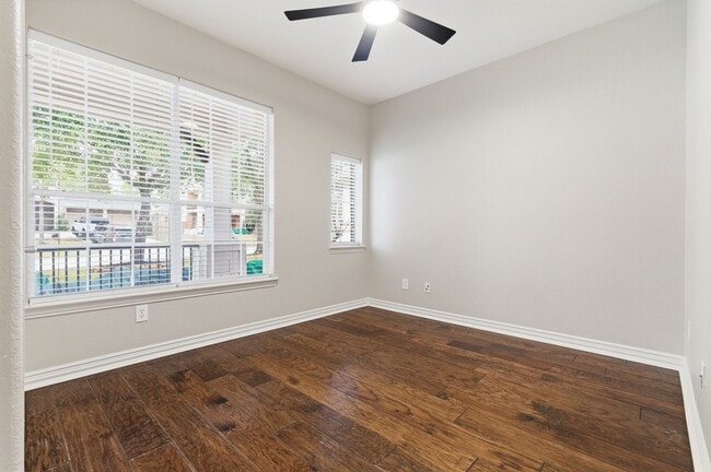 Building Photo - 414 Woodpecker Forest Ln