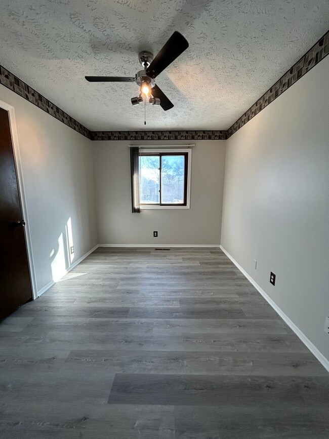 Building Photo - Spacious 3-Bedroom, 1-Bath Home with Garage & Basement in La Vista