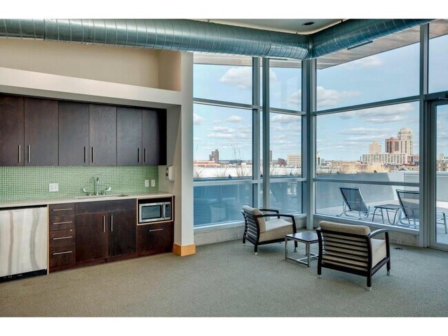 Building Photo - 345 6th Ave N