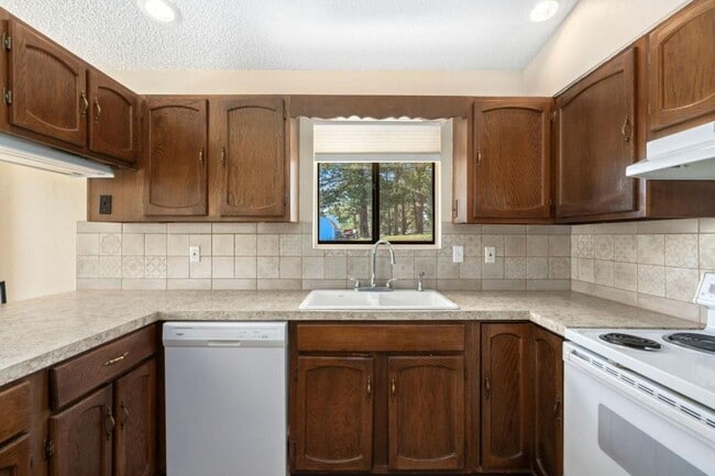 Building Photo - 119 Greenwood Dr