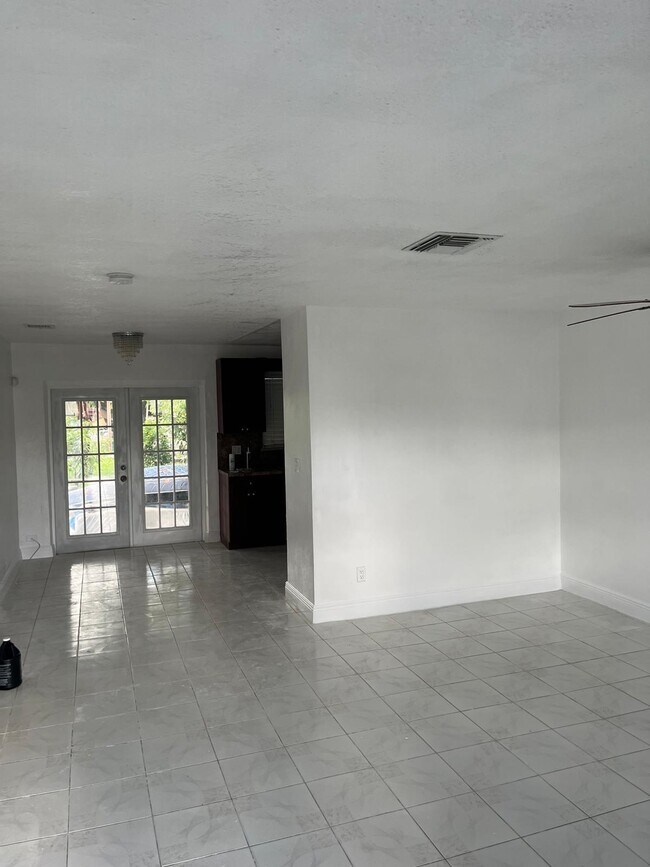 Building Photo - 5311 NW 16th Ct