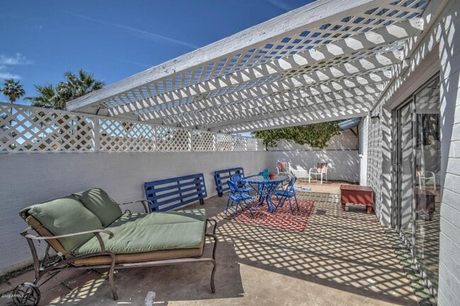 Building Photo - 6-Bedroom Tempe Home with Private Pool & Ideal Location