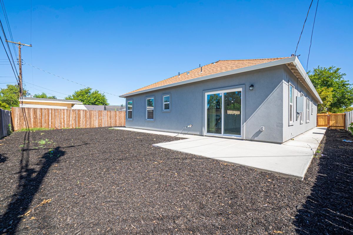 Building Photo - 324 Wisconsin Ave