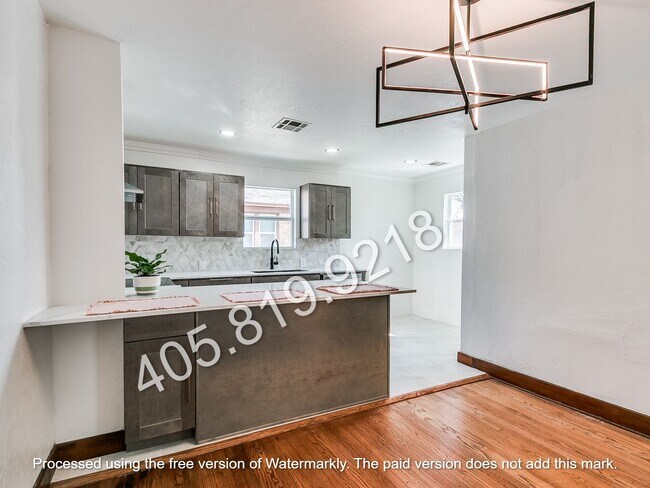 Building Photo - 2212 N Kelham Ave