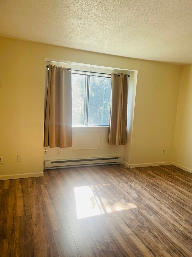 Building Photo - 220 Blakeslee St