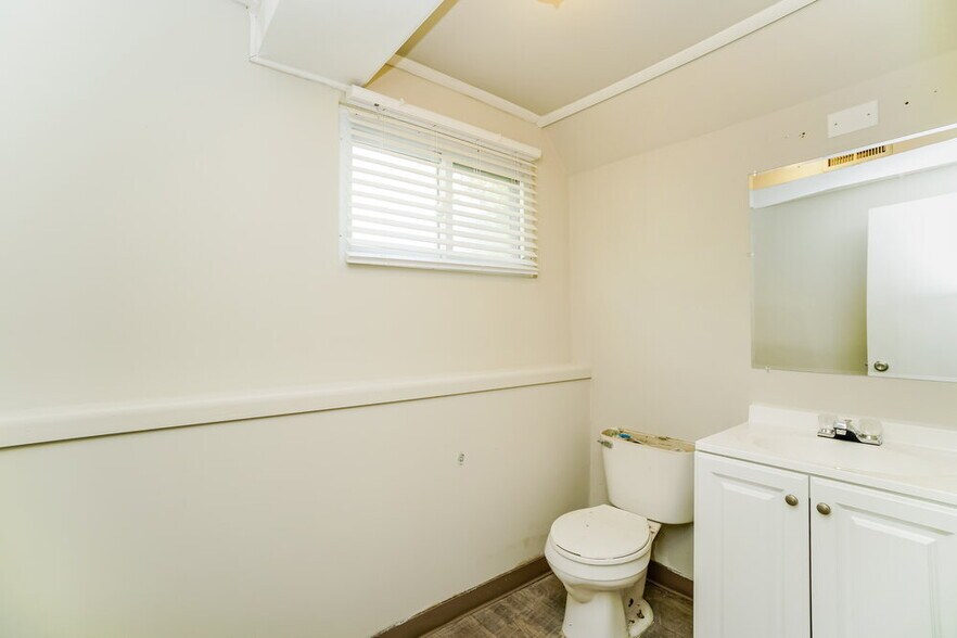 Building Photo - 1131 Lockwood Rd