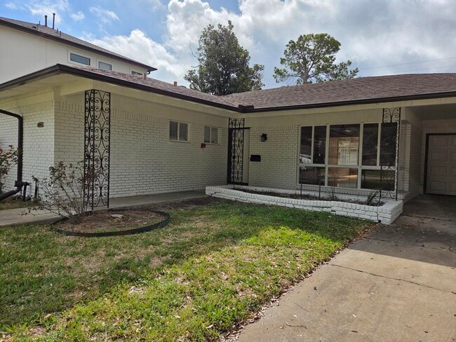 Building Photo - 3107 Prescott St