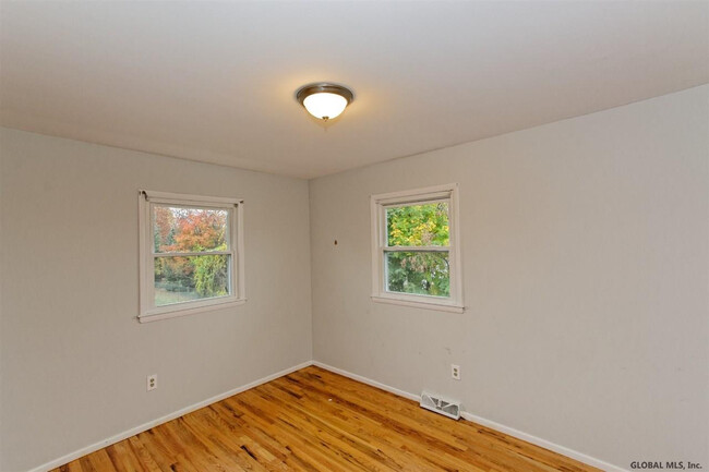 Building Photo - 238 Old Niskayuna Rd